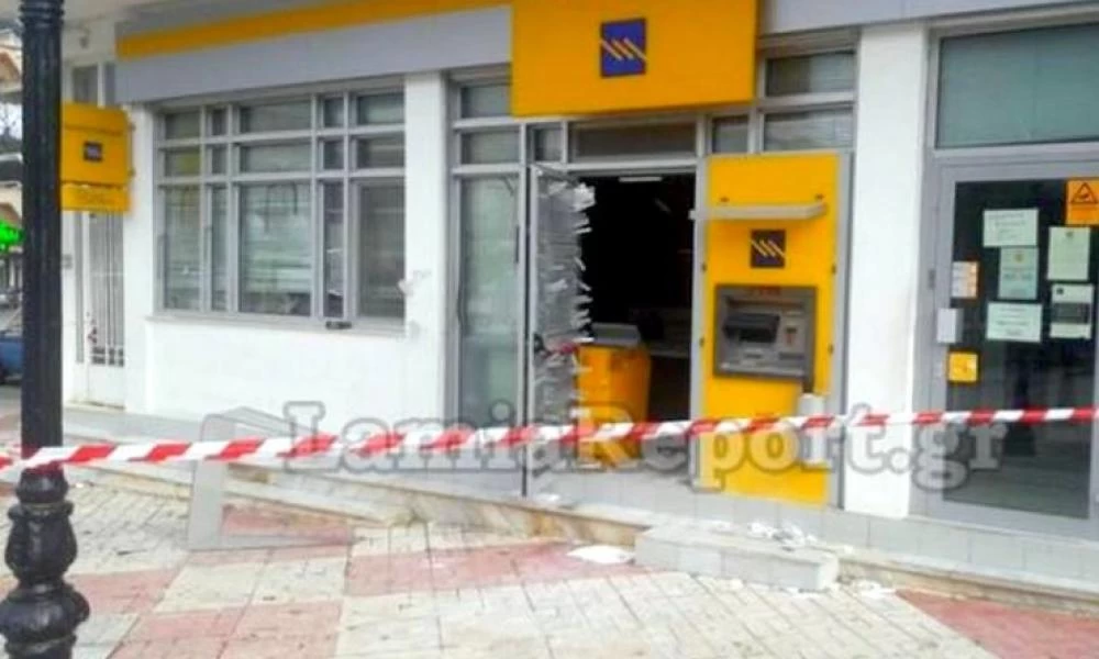 Εύβοια: Μπήκαν στην τράπεζα ντυμένοι τραυματιοφορείς και ανατίναξαν το χρηματοκιβώτιο